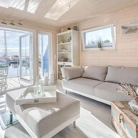 公寓 Ferienhaus Auf Dem Wasser - Hausboot Antje Frieda 费马恩